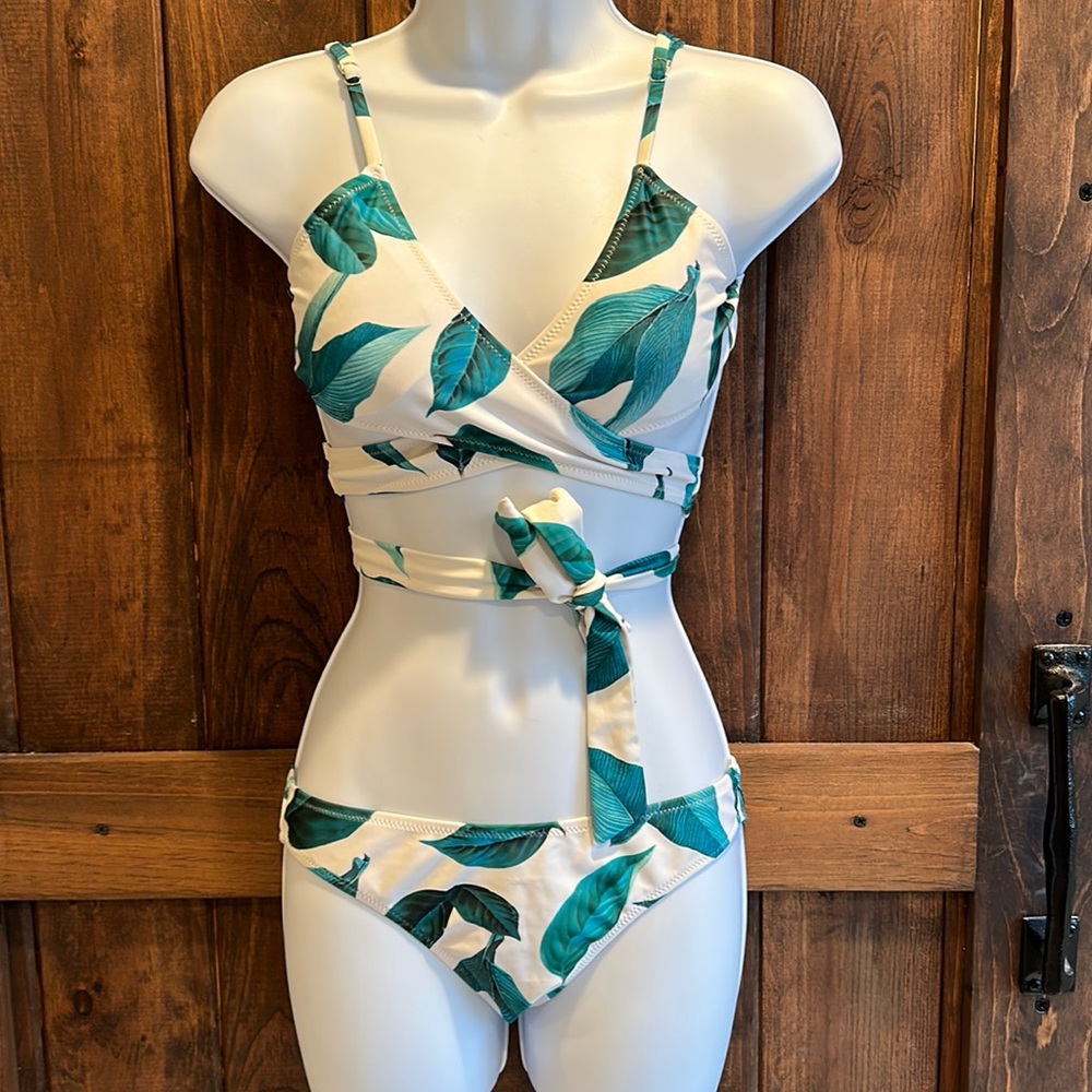 CUPSHE Women's Bikini Swimsuit Tie Low Rise Two Piece Bathing Suit - size Small
